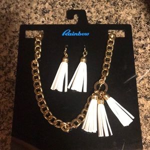 NEW! Necklace and Earning set.